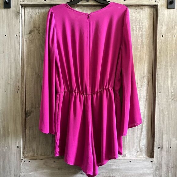 Decree Flowy Romper Magenta Fushia - Picture 5 of 8